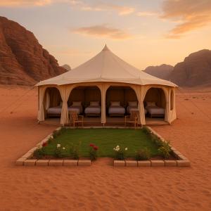 a tent in the middle of the desert at Super Delxue Tent in Azraq ash Shīshān