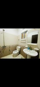 Et badeværelse på Awais real estate