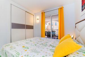 Giường trong phòng chung tại Sunrise Atalayas Luxury