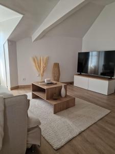 Μια τηλεόραση ή/και κέντρο ψυχαγωγίας στο Appartement T3- Centre-ville