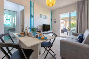 a kitchen and living room with a table and chairs at Casa Marachele in Castelsardo