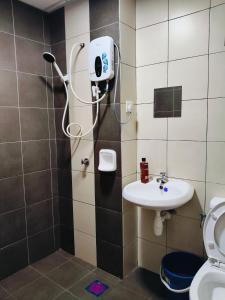 a bathroom with a shower and a sink at Ryhan-Cha Homestay near Afamosa Waterpark in Gua Sai