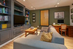 Μια τηλεόραση ή/και κέντρο ψυχαγωγίας στο Franschhoek villa