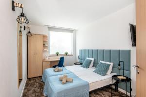 a bedroom with a large bed and a window at Sapphire Hotel Rooms Lechicka in Poznań