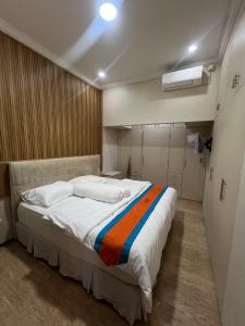 Ένα ή περισσότερα κρεβάτια σε δωμάτιο στο Kita Home Plamongan Indah +4 φωτογραφίες