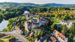 an aerial view of a town with a river at Château Hôtel La Terrasse - Teritoria in Meyronne