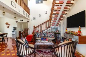 Χώρος καθιστικού στο Mihirika's Nirvana 5-BHK With Garden, Gazebo, Bonfire Pit & Scenic Views +56 φωτογραφίες