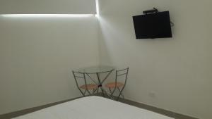 Hotel Boutique Santorini Class的电视和/或娱乐中心
