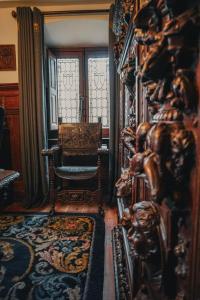 a living room with a chair and a rug at Casa Puebla Historia y Elegancia in Cangas de Onís