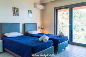 Postel nebo postele na pokoji v ubytování KALAMI SUNLIGHT by Sealand Villas + 24 fotografií