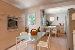 Η κουζίνα ή μικρή κουζίνα στο La Casona lujo y relax en Sevilla