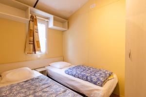 Postel nebo postele na pokoji v ubytování Mobilhome Le Noyer + 13 fotografií