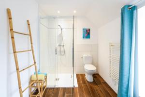 Koupelna v ubytování Maison Bretonne Calme Centre Ville + 12 fotografií