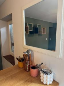 Gallery image of T2 chaleureux au coeur des vignes -vue place de Condrieu-long séjour possible in Condrieu