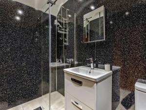 Et badeværelse på 1 Bed in Clovelly 42182 + 22 billeder