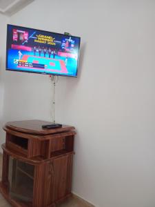 Μια τηλεόραση ή/και κέντρο ψυχαγωγίας στο Appartement Tanger centre centro