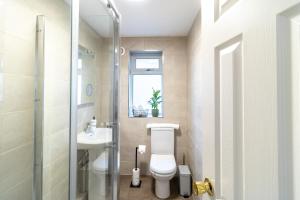 Ένα μπάνιο στο Large 6-BDR House in Cambridge +15 φωτογραφίες