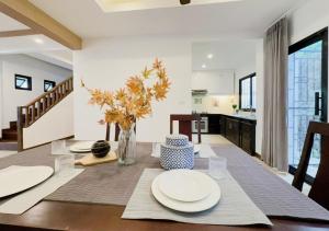 Χώρος καθιστικού στο 3 Bedroom Renovated Villa 3 minutes to the beach