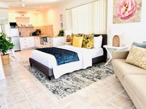 a bedroom with a bed and a living room at SilverWaters Waterfront Accommodation Lake Macquarie in Morisset East +43 photos