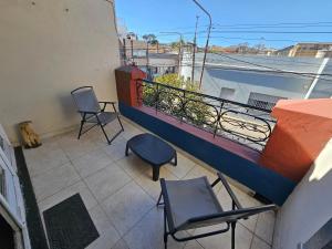 Balkoni atau teres di Depto céntrico con terraza