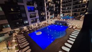 an overhead view of a swimming pool in a building at Rasarit la Mare Premium in Constanţa