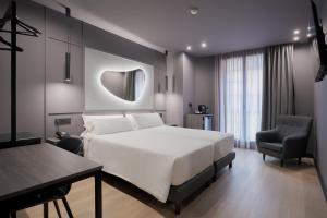 Ένα ή περισσότερα κρεβάτια σε δωμάτιο στο Hotel LIVVO La Escarlata