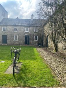 Φωτογραφία από το άλμπουμ του 2 Bed Courtyard Apartment at Rockfield House Kells in Meath - Short Term Let σε Kells