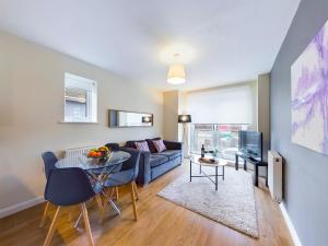 Χώρος καθιστικού στο Modern 2 & 3 Bedroom Apartments with Parking, Near Headington Hospitals & Oxford Brookes