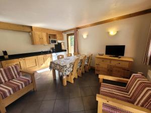 Η κουζίνα ή μικρή κουζίνα στο Résidence Le Criterium - Résidence Le Critérium 3 Chalet A Appartement 1 MAE-1993