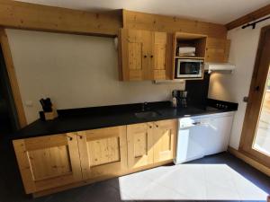 Η κουζίνα ή μικρή κουζίνα στο Résidence Le Criterium - Résidence Le Critérium 3 Chalet A Appartement 1 MAE-1993 +11 φωτογραφίες