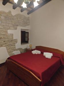 a bedroom with a bed with two towels on it at Casa vacanze il ciclope in Erice