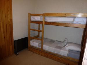 a bunk bed with a teddy bear sitting on top at Résidence Belle - 2 Pièces pour 4 Personnes MAE-2353 in Lanslevillard