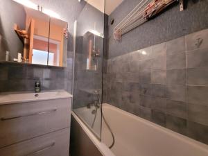 a bathroom with a tub and a sink and a shower at Résidence Belle - 2 Pièces pour 4 Personnes MAE-2353 in Lanslevillard