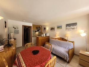 a kitchen and a living room with a table in a room at Résidence Les Balcons Des Curtious - Studio pour 4 Personnes MAE-2363 in Bessans