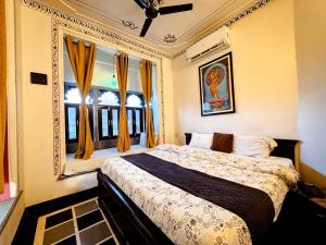 a bedroom with a bed and a window at Hotel Kanak Niwas in Bedla