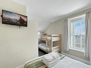 Postel nebo postele na pokoji v ubytování Granada Apartments Burbage