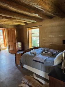 a bedroom with a large bed in a room at Klipkraal Cottage in Calitzdorp