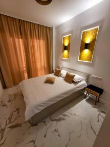 Postel nebo postele na pokoji v ubytování Eden home Sibiu