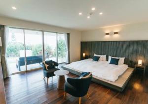 En eller flere senge i et værelse på プライベートヴィラ極海静邸 gokkai seitei + 69 billeder