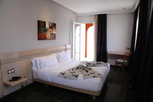 A bed or beds in a room at Hotel A44