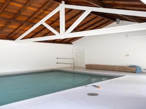 Πισίνα στο ή κοντά στο Heated Pool & Beach Access +33 φωτογραφίες
