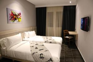 A bed or beds in a room at Hotel A44