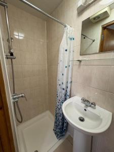 Un baño de Carlton Hotel annexe