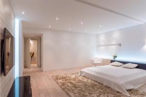Postel nebo postele na pokoji v ubytování Luxury Apartment Herastrau Nord- 240 sqm - Spa, Pool & Gym Access + 33 fotografií