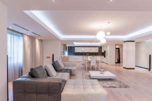 Posezení v ubytování Luxury Apartment Herastrau Nord- 240 sqm - Spa, Pool & Gym Access