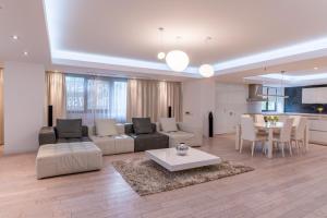 Posezení v ubytování Luxury Apartment Herastrau Nord- 240 sqm - Spa, Pool & Gym Access