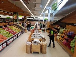 Supermarket nebo jiné obchody v  penzionu nebo okolí