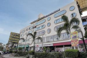 Το κτήριο όπου στεγάζεται  το ξενοδοχείο +21 φωτογραφίες