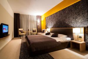 Postel nebo postele na pokoji v ubytování ZOO hotel