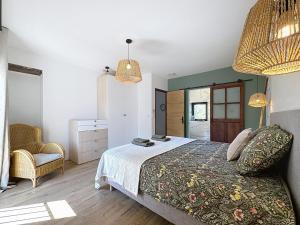 a bedroom with a bed and a chair at les gites de la Fée in Cavaillon +66 photos